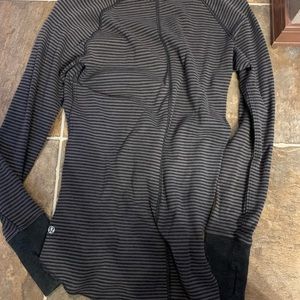 Lululemon top size 6.  GUC for wash wear.